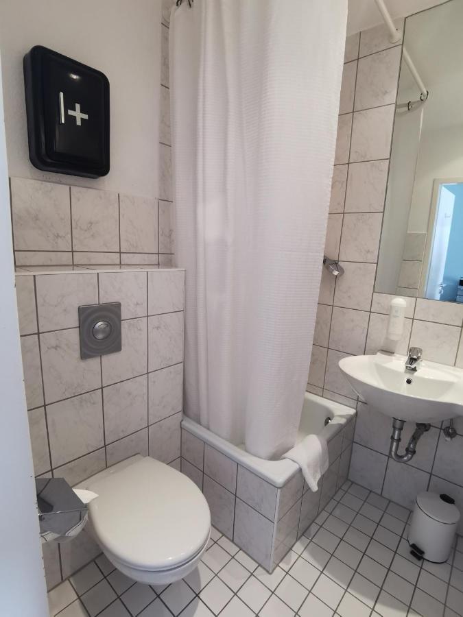 Max Hotel Duesseldorf Self-Check-In Екстериор снимка