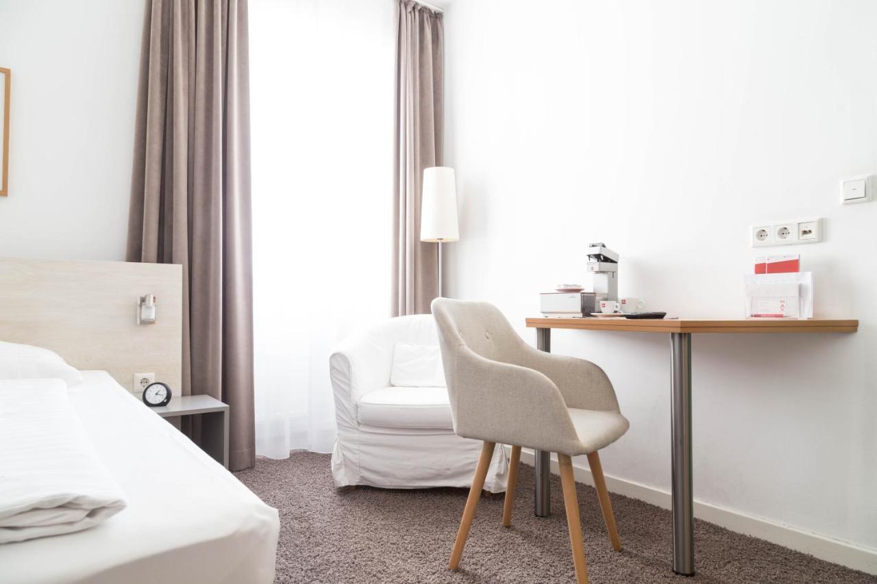 Max Hotel Duesseldorf Self-Check-In Екстериор снимка