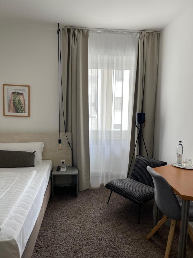 Max Hotel Duesseldorf Self-Check-In Екстериор снимка