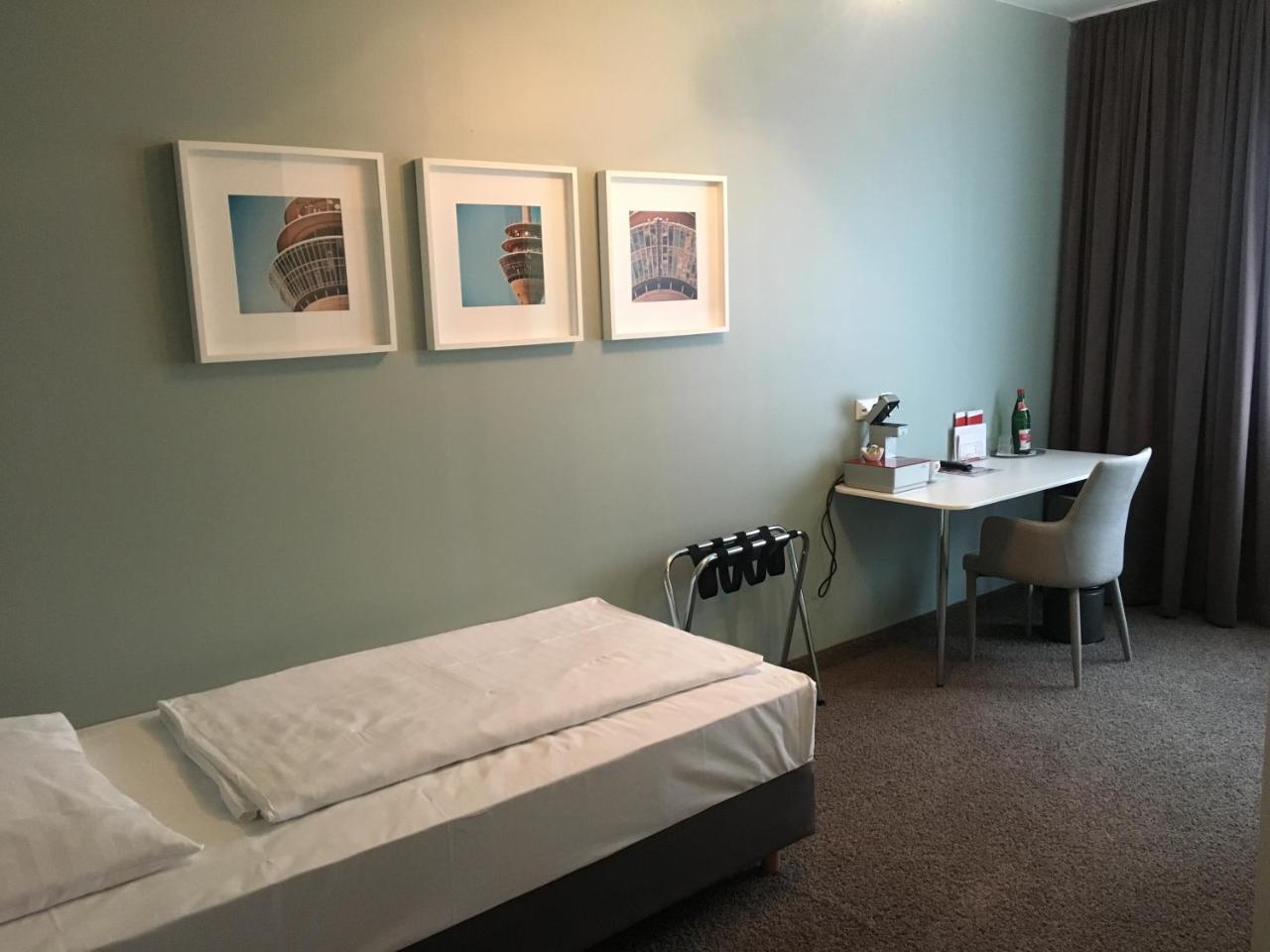 Max Hotel Duesseldorf Self-Check-In Екстериор снимка