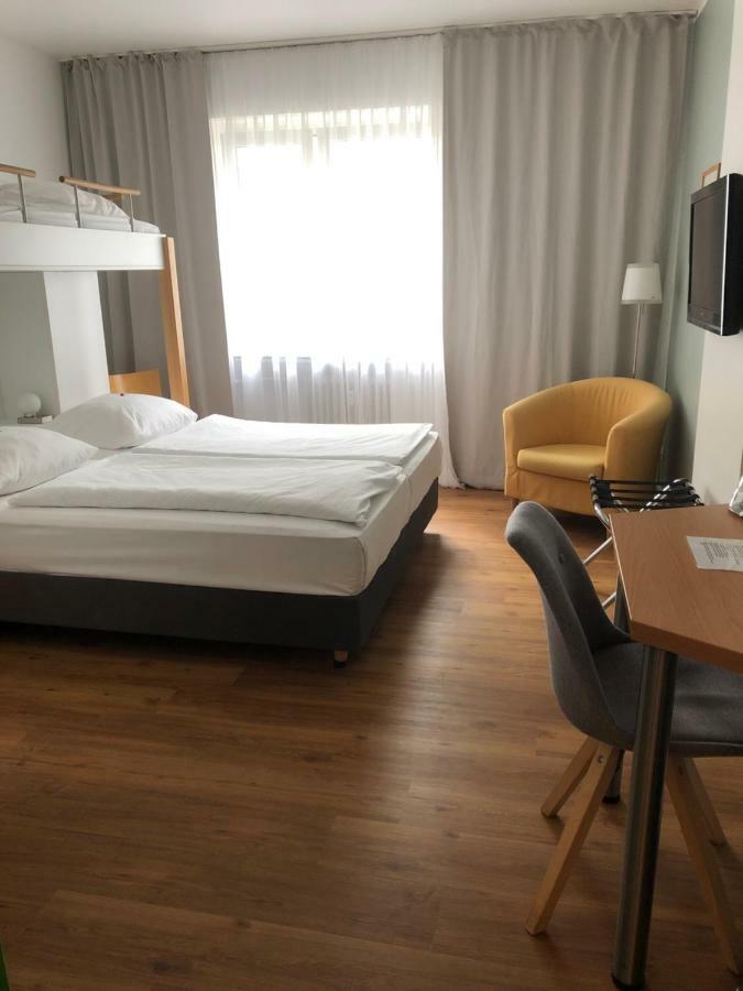 Max Hotel Duesseldorf Self-Check-In Екстериор снимка